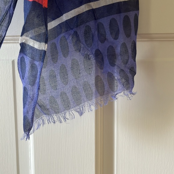 Women’s Lightweight Scarf/Wrap Excellent Condition - Picture 4 of 6